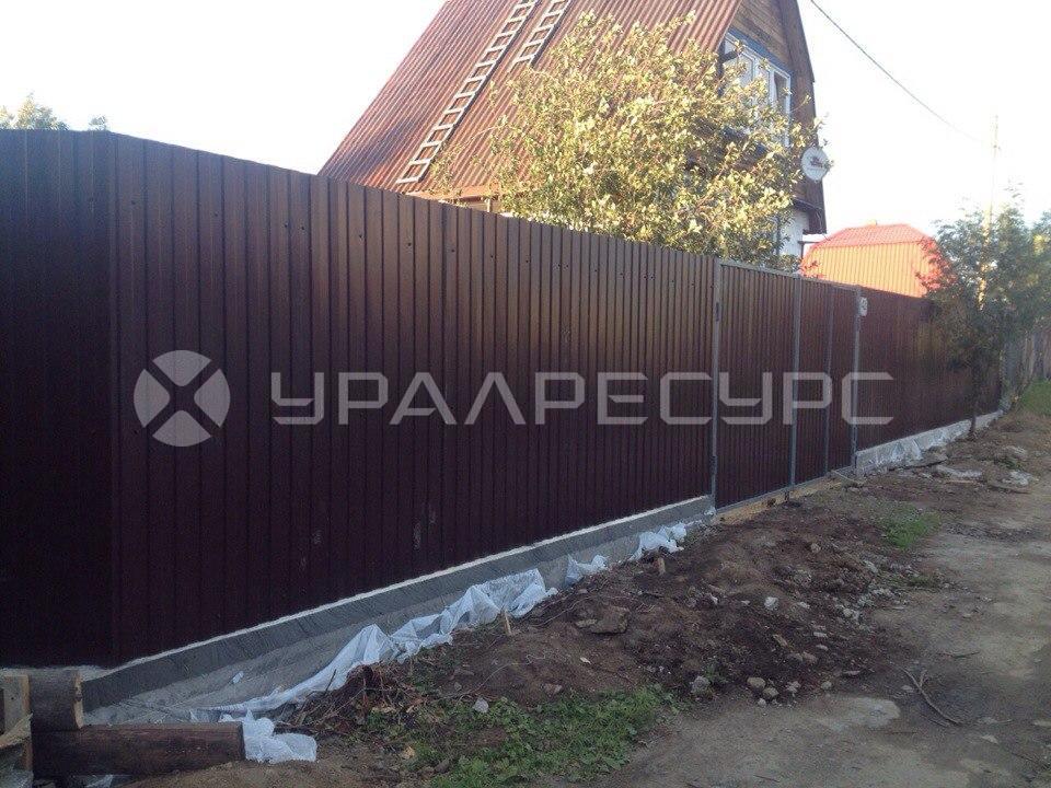 Забор из профлиста на ленточном фундаменте в пос. Санаторный