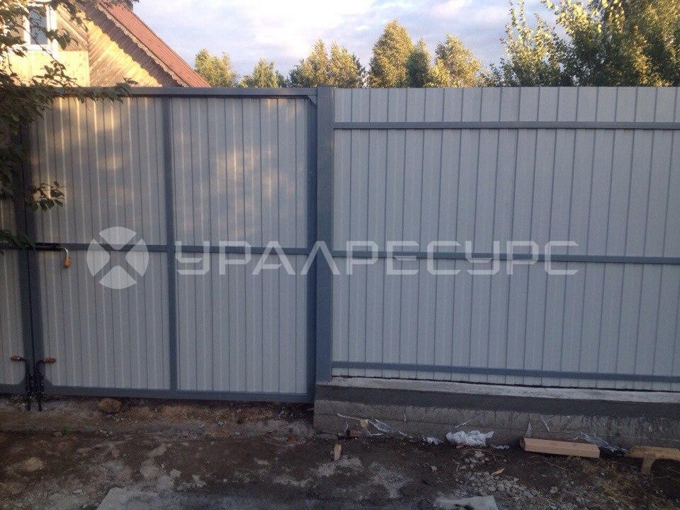 Забор из профлиста на ленточном фундаменте в пос. Санаторный